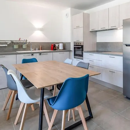 Charcot Furnished 4* Aix-les-Bains