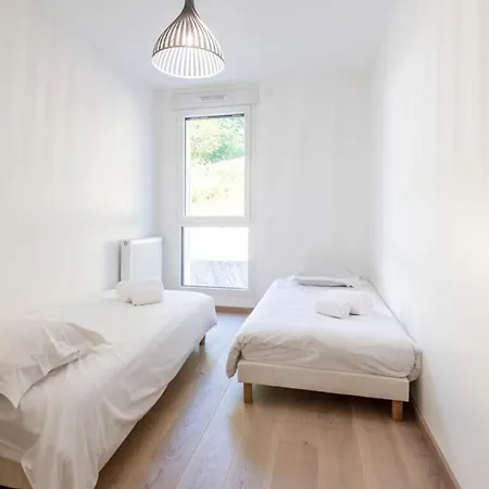 Charcot Furnished Hotel 4*